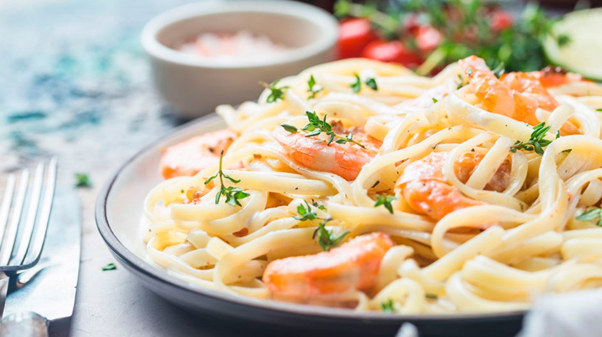 Spaghetti Alfredo con Camarones