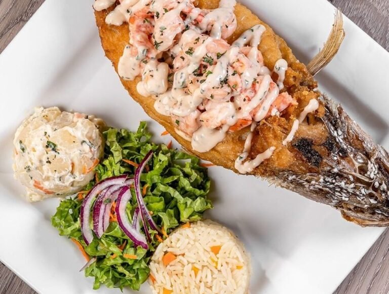 Pescado Frito con Camarones